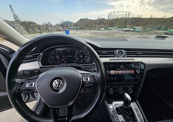 Volkswagen Passat cena 79000 przebieg: 162000, rok produkcji 2018 z Gdańsk małe 277